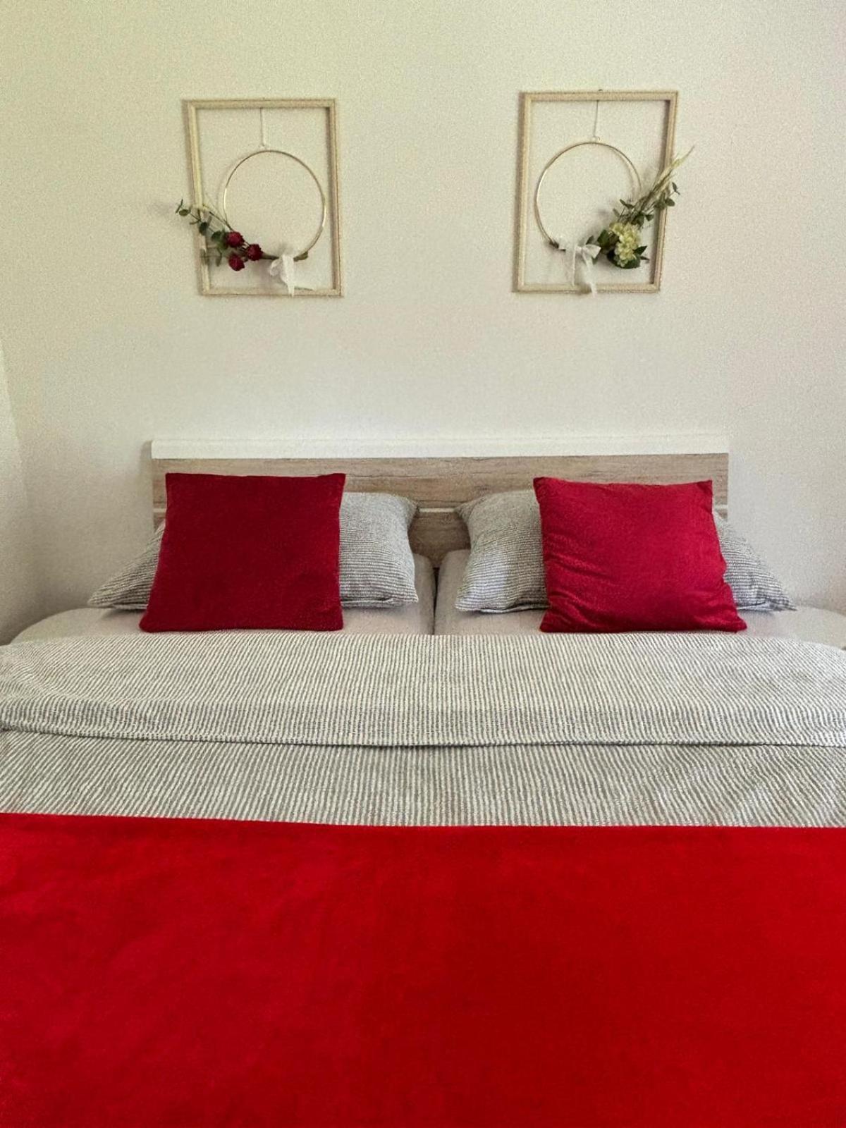 Apartman Vendy KLV Exterior foto